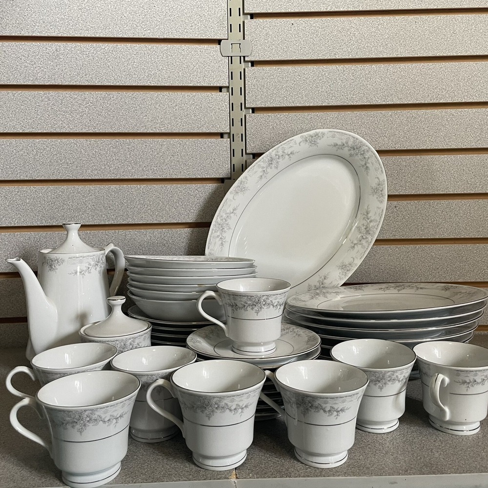 Beautiful Noritake Legendary Sweet Leilani Fine China Set‎ (43 pieces)  VINTAGE